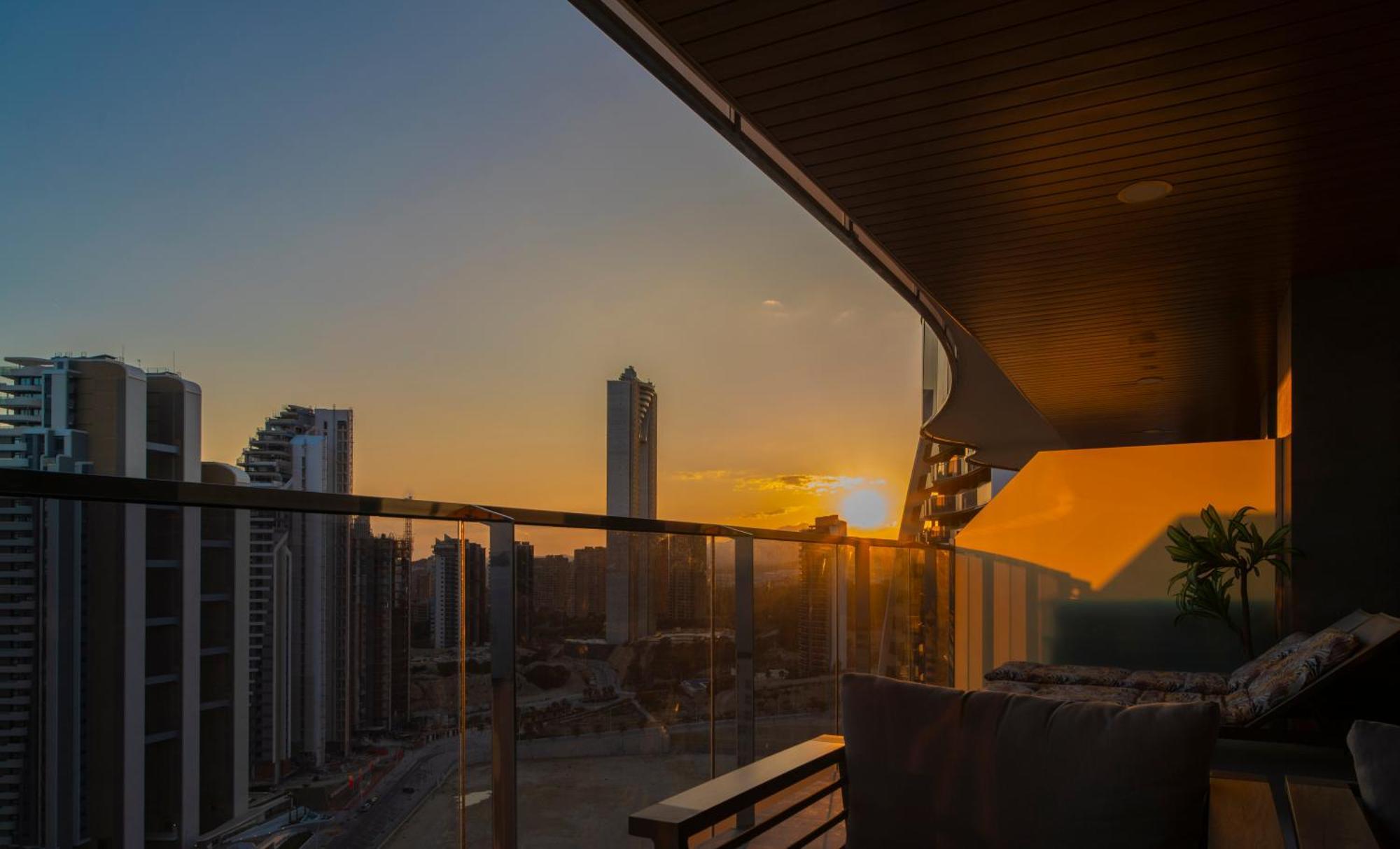Seventh Heaven - Sunset Waves Apartment